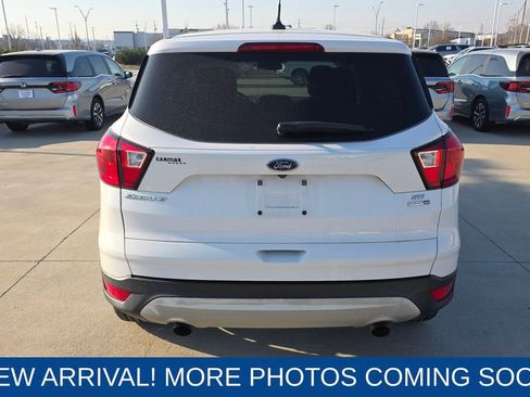 Used 2019 Ford Escape SE image 4