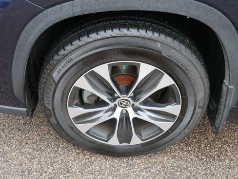 Used 2021 Toyota Highlander XLE image 21