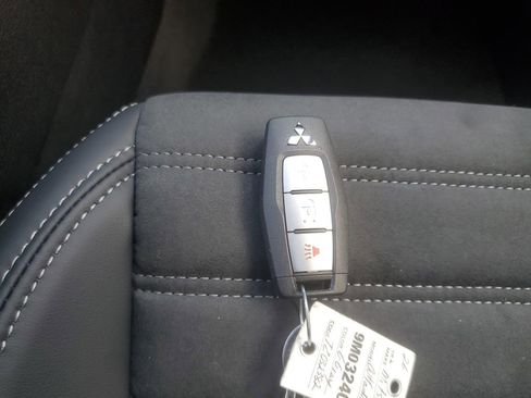 New 2026 Mitsubishi Outlander LE AWD/4WD image 28