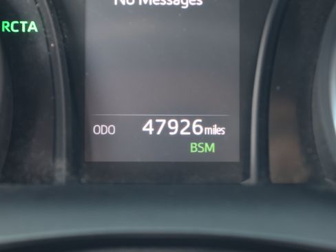 Used 2018 Toyota Camry LE w/ Convenience Package FWD image 19