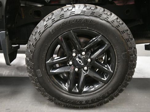 Used 2021 Chevrolet Silverado 1500 Custom Trail Boss AWD/4WD image 30