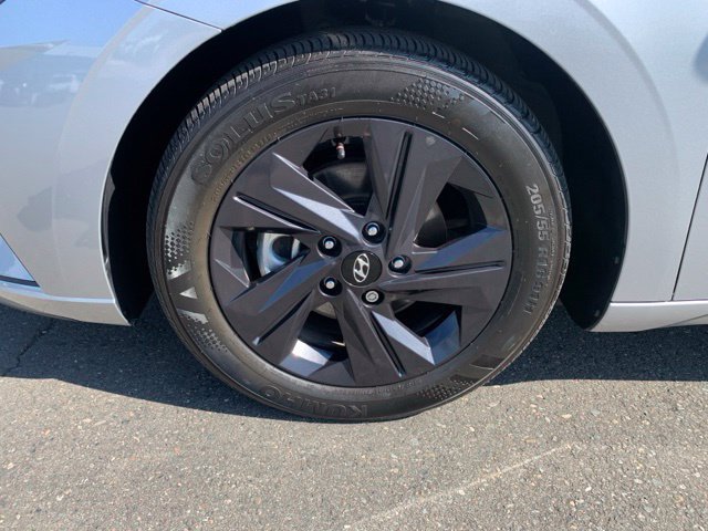 Used 2021 Hyundai Elantra SEL w/ Preferred Accessory Package FWD image 9