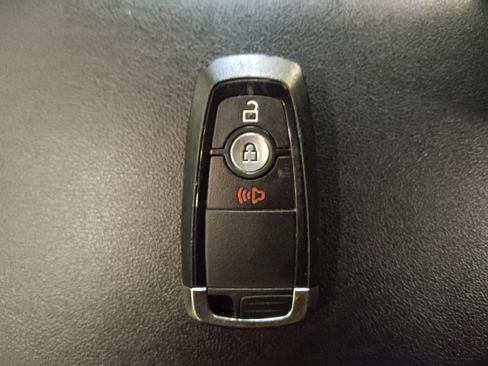 Used 2024 Ford Edge SEL image 32