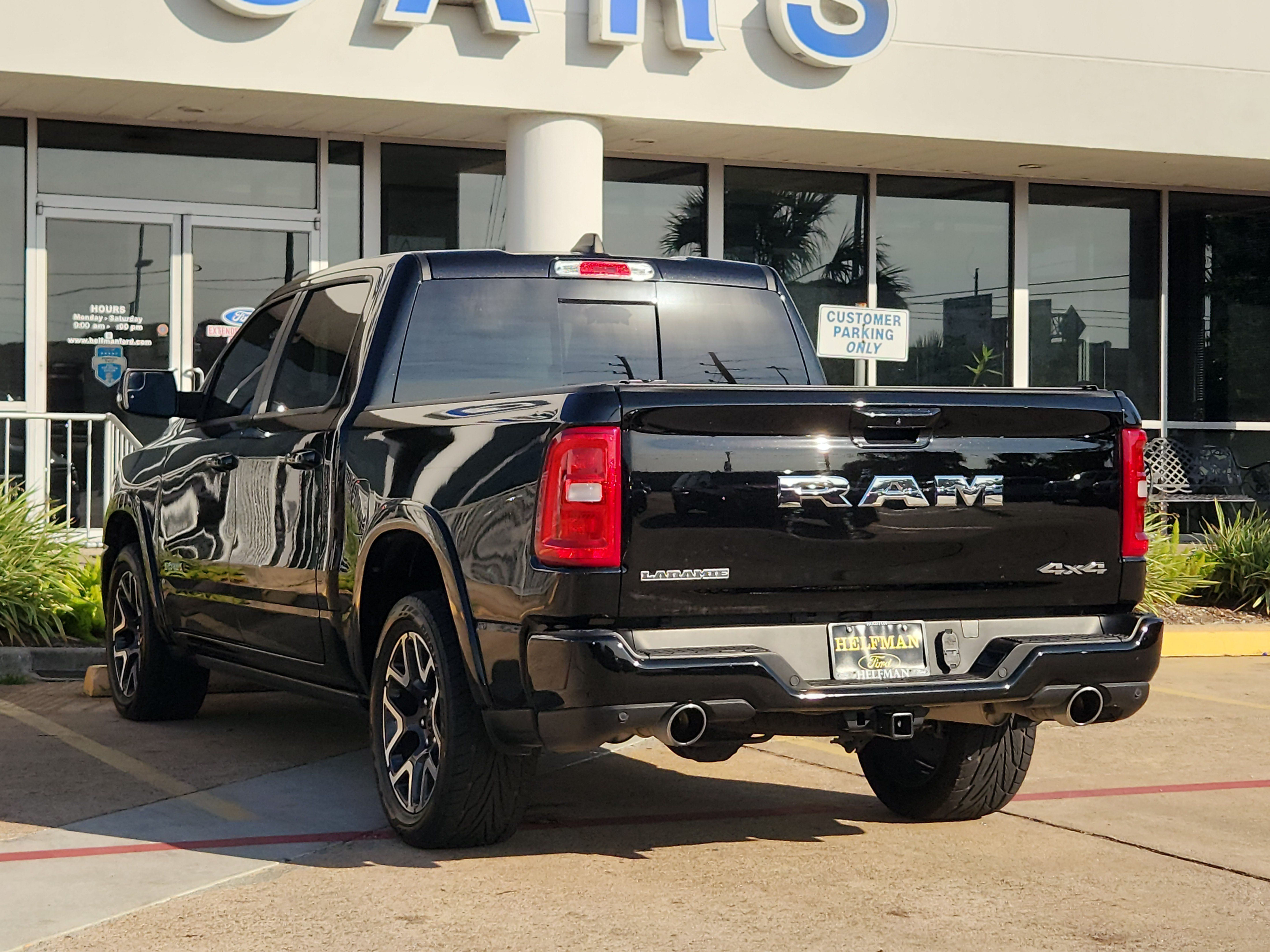Used 2025 RAM 1500 Laramie AWD/4WD image 4
