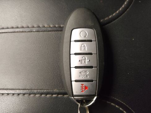 Used 2020 Nissan Rogue SV image 32