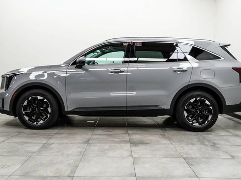 Used 2024 Kia Sorento S w/ Panoramic Sunroof Package FWD image 9