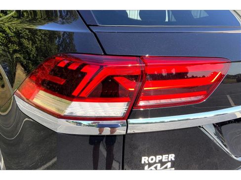 Used 2022 Volkswagen Atlas Cross Sport SE FWD image 28