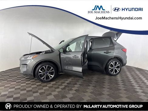 Used 2022 Ford Escape SE w/ SE Sport Appearance Package image 12