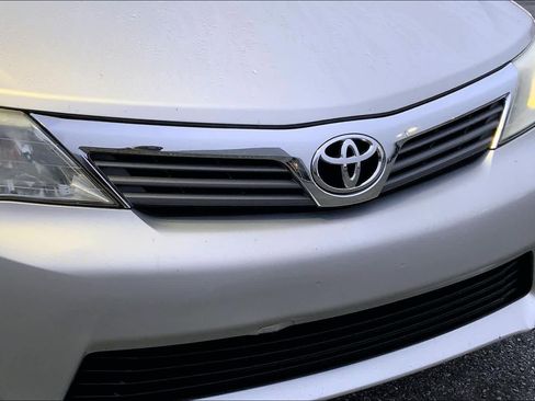 Used 2014 Toyota Camry L image 28