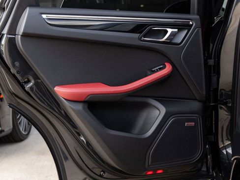 New 2026 Porsche Macan image 82