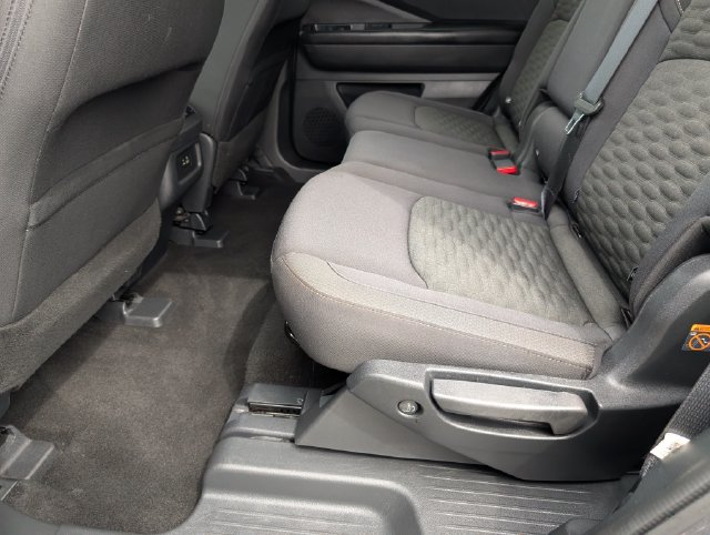 Used 2025 Nissan Pathfinder SV AWD/4WD image 30