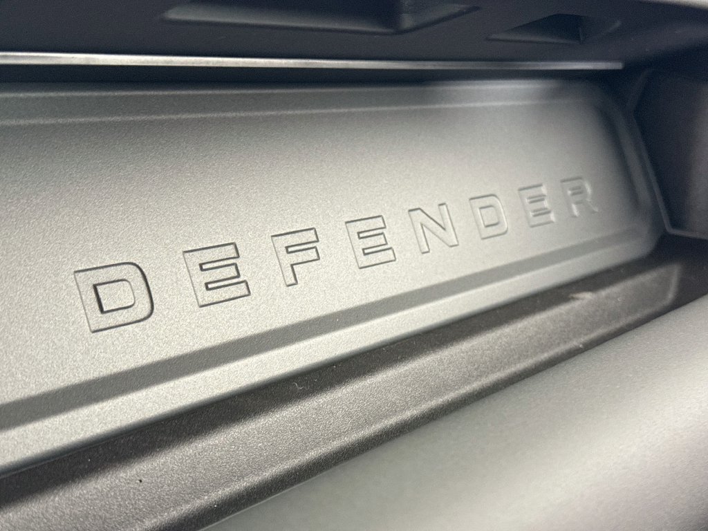 Used 2026 Land Rover Defender 110 X-Dynamic SE AWD/4WD image 21