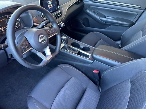 Used 2025 Nissan Altima 2.5 SV image 4