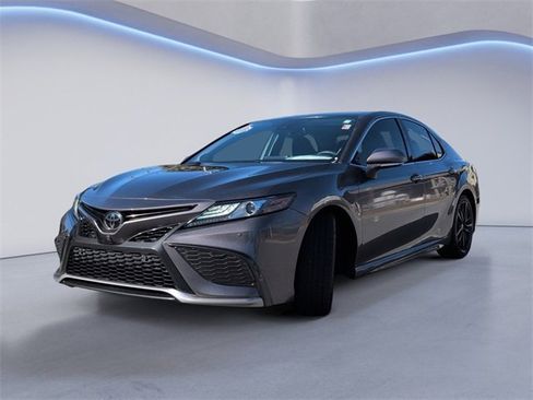 Used 2022 Toyota Camry XSE image 11