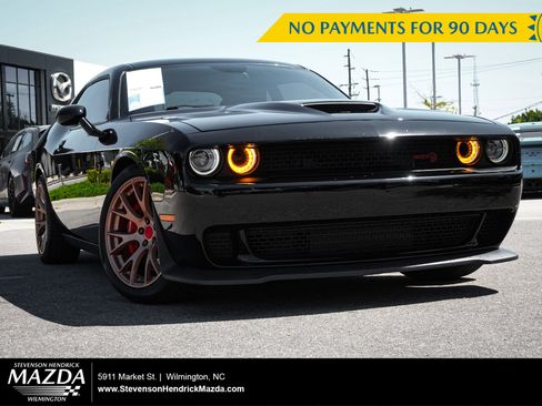 Used 2016 Dodge Challenger SRT Hellcat RWD image 1