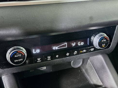 Used 2022 Mitsubishi Outlander ES image 23