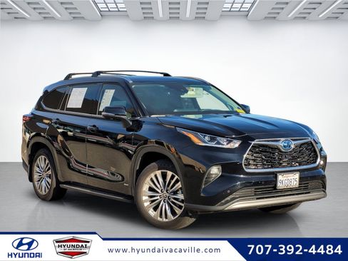 Used 2024 Toyota Highlander Platinum image 1