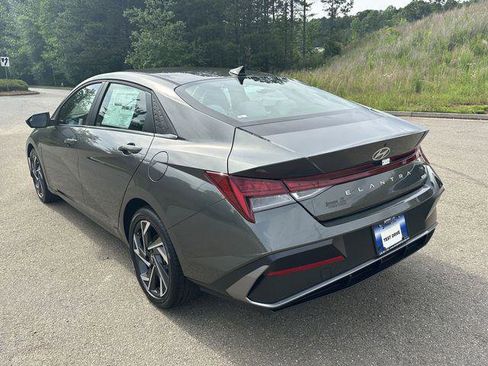 New 2025 Hyundai Elantra Limited image 3