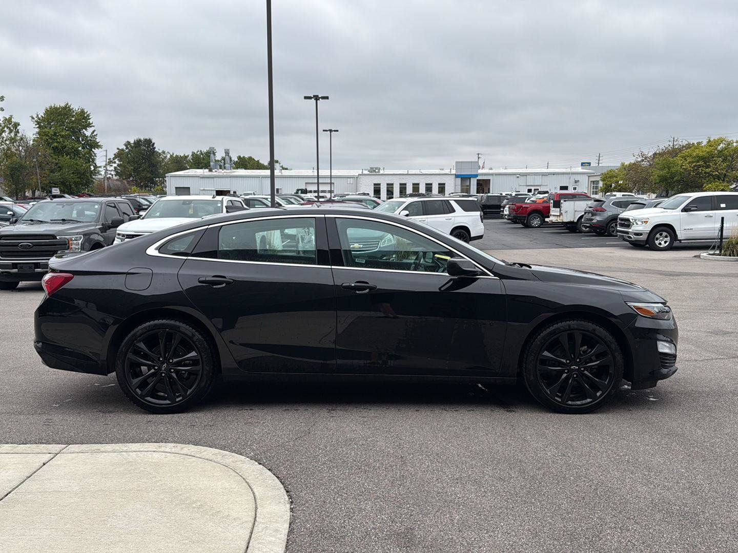 Used 2024 Chevrolet Malibu LT w/ Midnight Edition FWD image 2