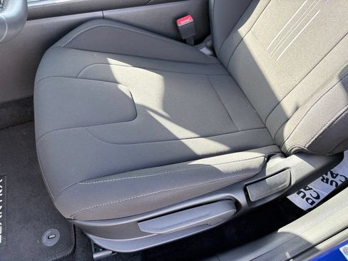 Used 2025 Hyundai Elantra SEL FWD image 10