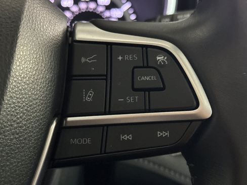Used 2023 Toyota Highlander XLE FWD image 28