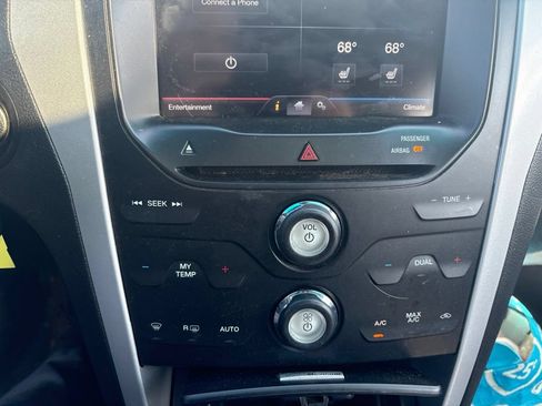 Used 2014 Ford Explorer XLT w/ Equipment Group 202A AWD/4WD image 20