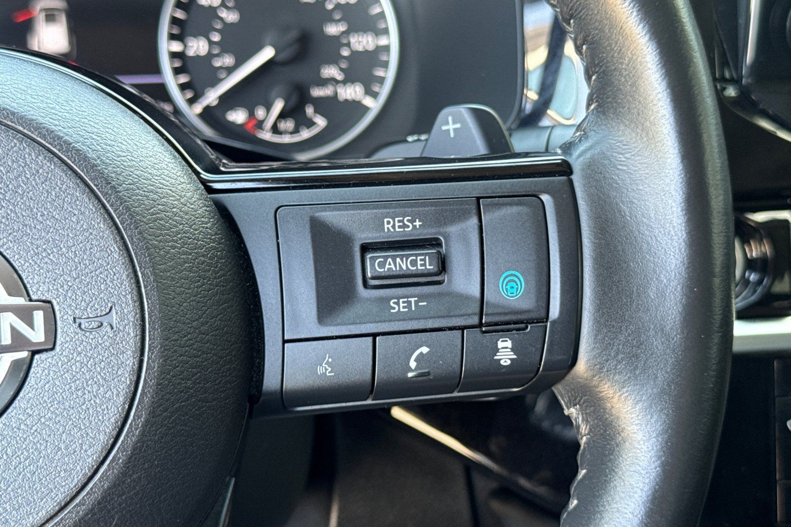Used 2022 Nissan Pathfinder SL FWD image 33