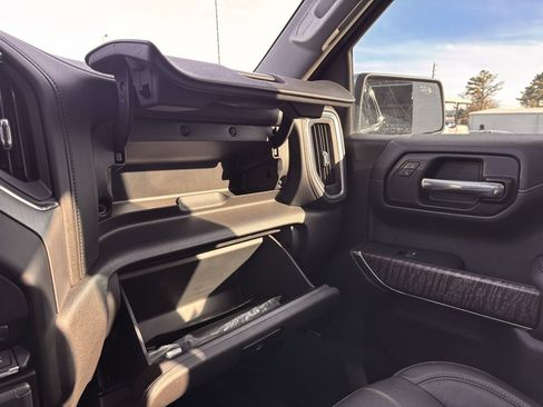 Used 2022 GMC Sierra 1500 Denali w/ Denali Reserve Package image 25