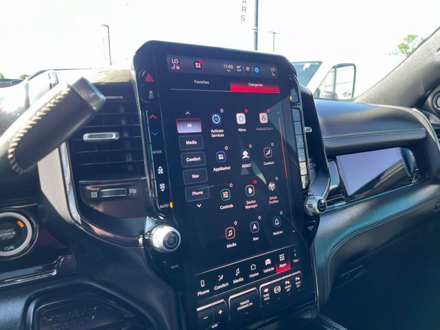 Used 2025 RAM 2500 Limited AWD/4WD image 32
