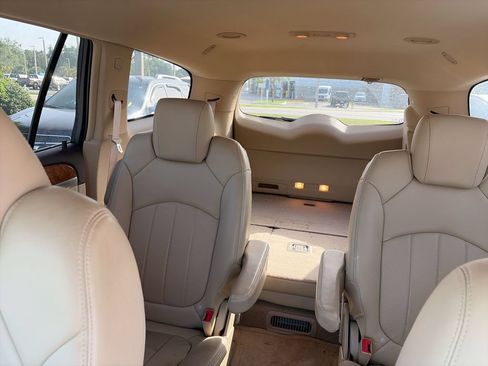 Used 2010 Buick Enclave CXL FWD image 12