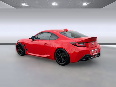 Used 2022 Toyota GR86 Premium RWD image 3