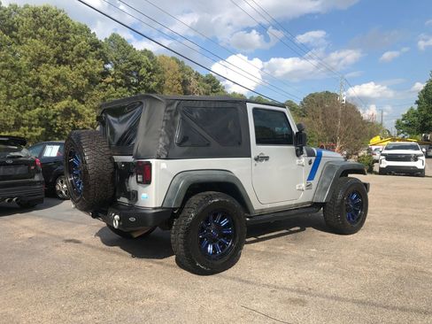 Used 2009 Jeep Wrangler X image 3