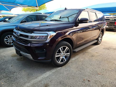 Used 2024 Ford Expedition Max XLT image 2