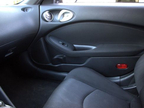 Used 2019 Nissan 370Z Coupe image 22