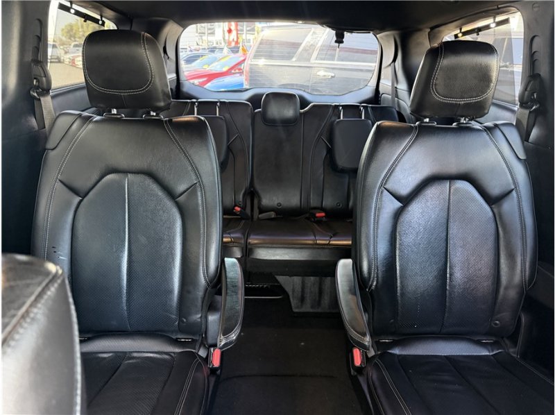 Used 2019 Chrysler Pacifica Touring-L Plus w/ Advanced Safetytec Group FWD image 21