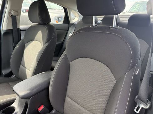 Used 2023 Kia Forte LXS w/ LXS Technology Package image 18