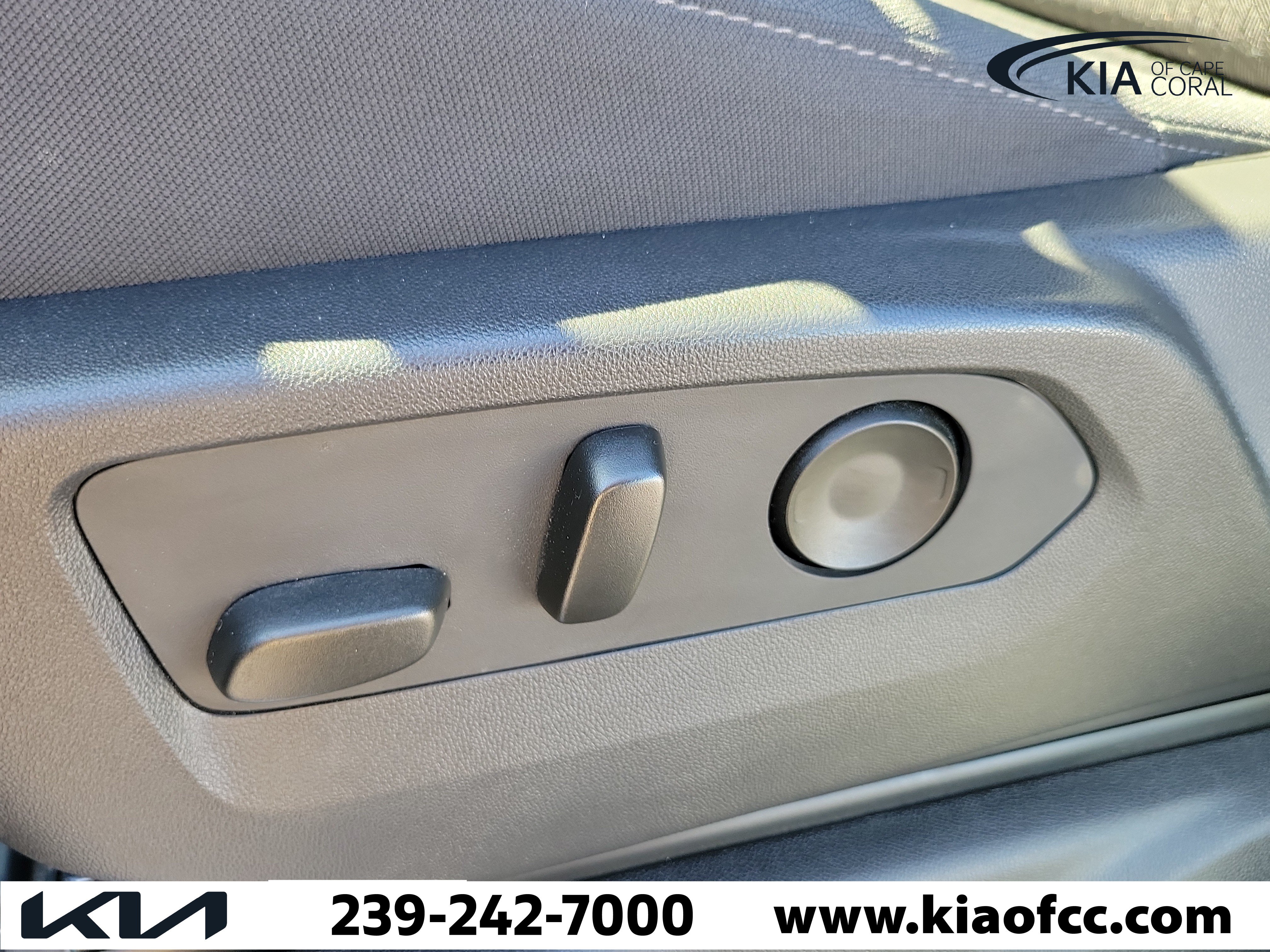 Used 2023 Chevrolet Silverado 1500 LT w/ Safety Package AWD/4WD image 20