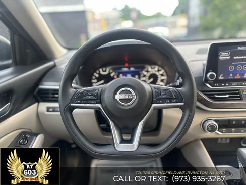 Used 2024 Nissan Altima 2.5 SV FWD image 13