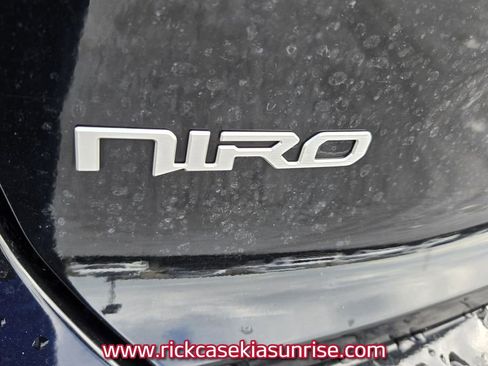 Used 2024 Kia Niro EX FWD image 8