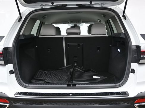 Used 2025 Volkswagen Taos SE FWD image 33