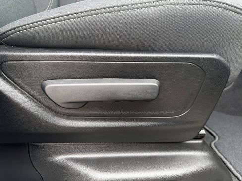 New 2026 RAM 1500 4x4 Crew Cab image 21