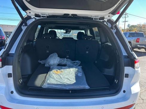 New 2025 Jeep Grand Cherokee 4WD image 26