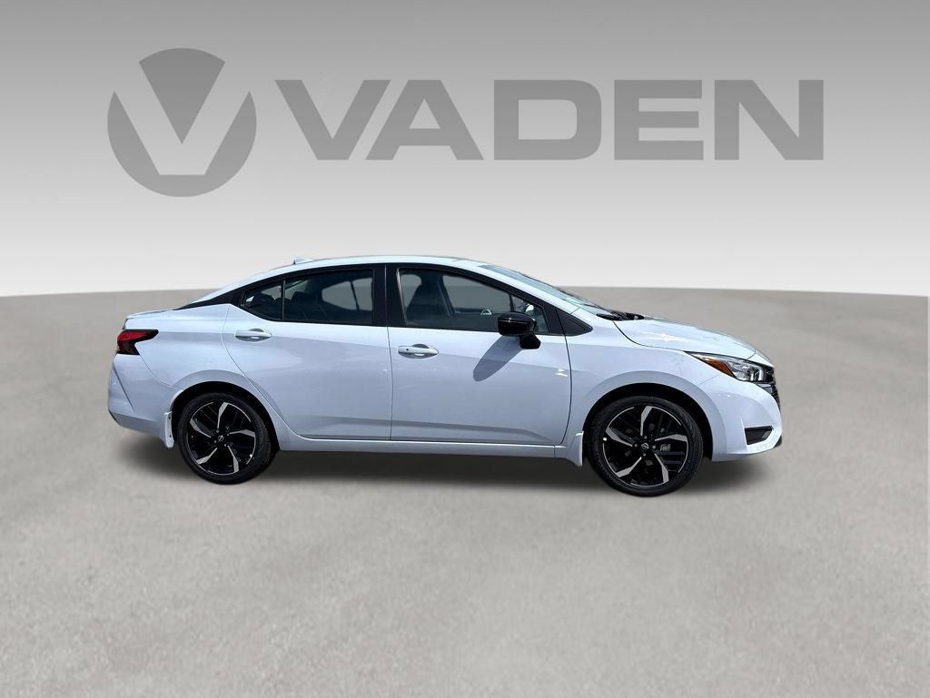 New 2025 Nissan Versa SR w/ Trunk Package FWD image 28