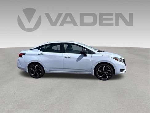 New 2025 Nissan Versa SR w/ Trunk Package FWD image 28