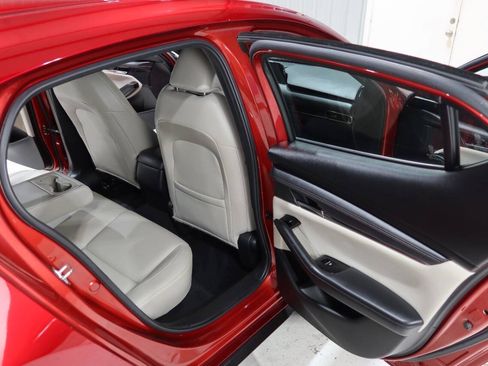 Used 2019 MAZDA MAZDA3 Hatchback FWD image 14