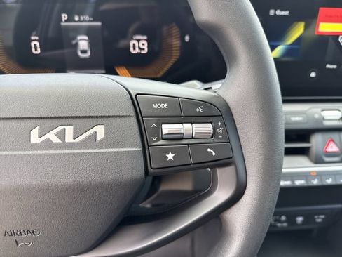 New 2026 Kia K4 FWD image 32