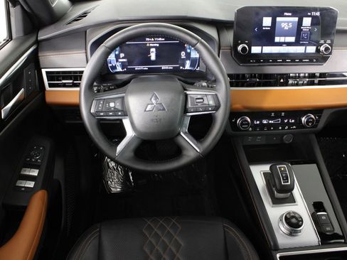 Used 2022 Mitsubishi Outlander SEL image 6