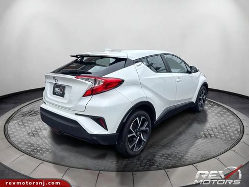 Used 2018 Toyota C-HR XLE image 5