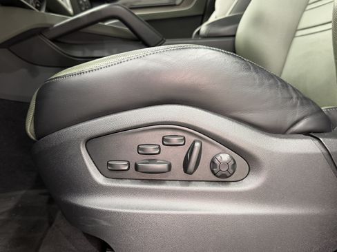 Certified 2024 Porsche Cayenne S AWD/4WD image 33