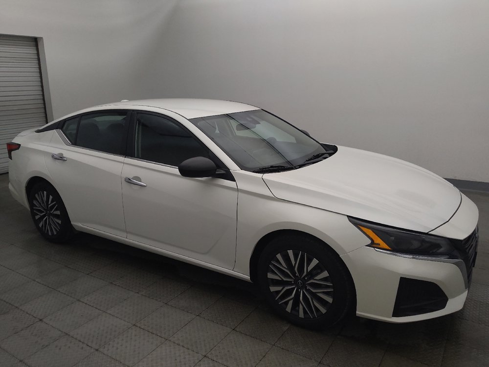 Used 2024 Nissan Altima 2.5 SV FWD image 11